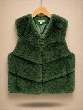 FINDS Green Faux Fur Vest Plush Luxe Layering Cozy Chic M/L Fall Winter